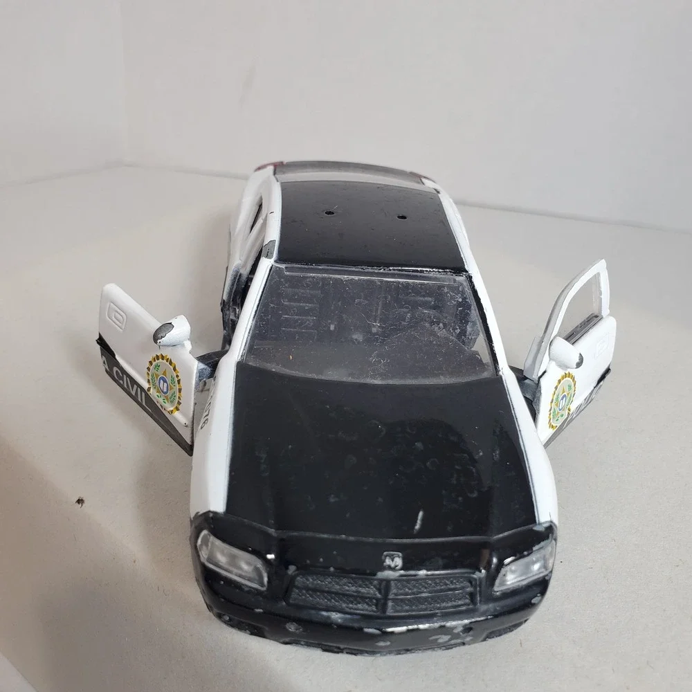 Jada Toys 2006 Dodge Charger Polícia Civil 1:32 Scale Die-Cast Model Car – Black
